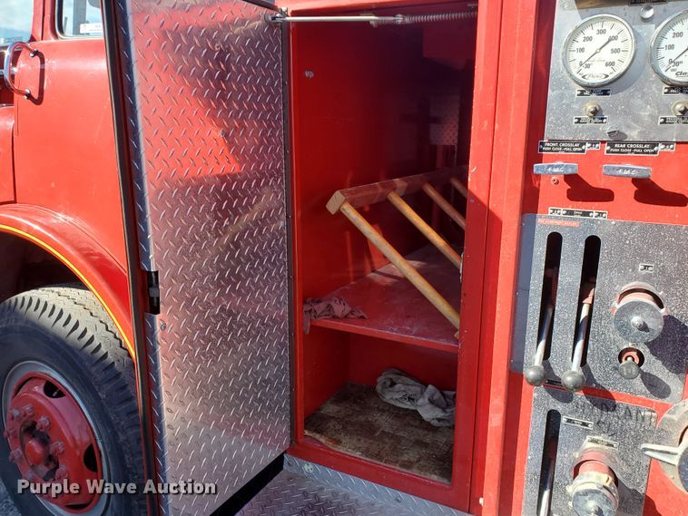 image for item IU9007 1985 Ford 800  pumper fire truck