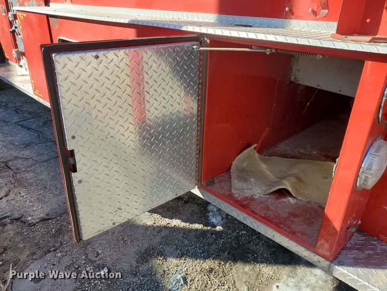 image for item IU9007 1985 Ford 800  pumper fire truck