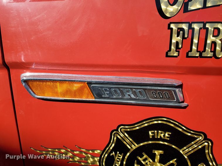 image for item IU9007 1985 Ford 800  pumper fire truck