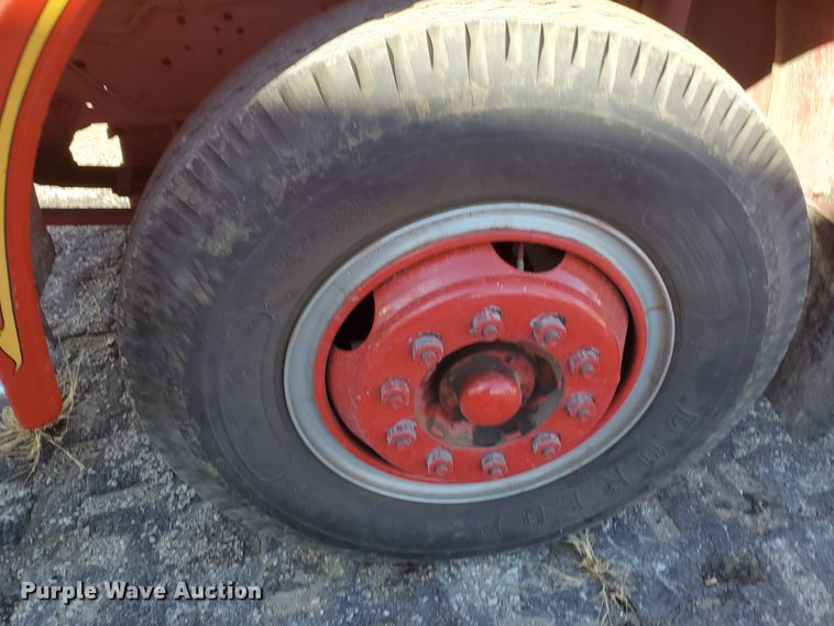 image for item IU9007 1985 Ford 800  pumper fire truck