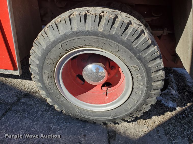 image for item IU9007 1985 Ford 800  pumper fire truck