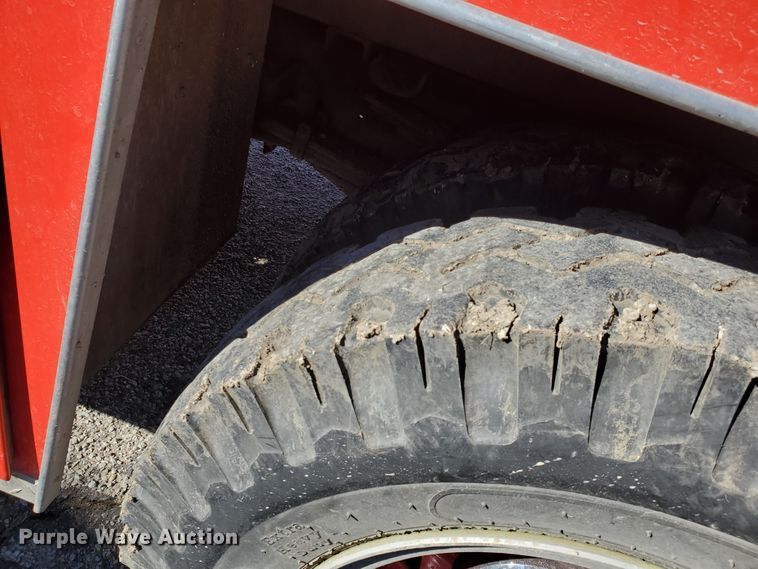 image for item IU9007 1985 Ford 800  pumper fire truck