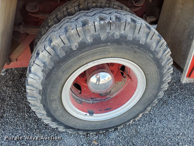 image for item IU9007 1985 Ford 800  pumper fire truck