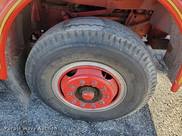 image for item IU9007 1985 Ford 800  pumper fire truck