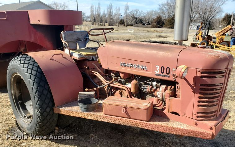 image for item IU9016 1956 International 300 Utility  combination roller