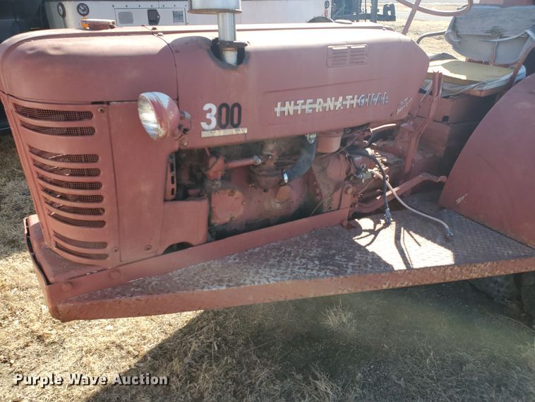 image for item IU9016 1956 International 300 Utility  combination roller