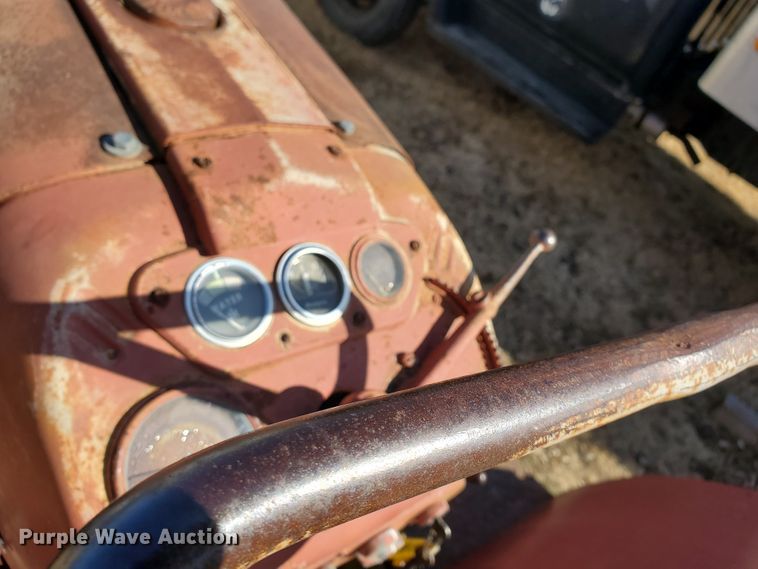 image for item IU9016 1956 International 300 Utility  combination roller