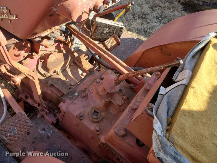 image for item IU9016 1956 International 300 Utility  combination roller