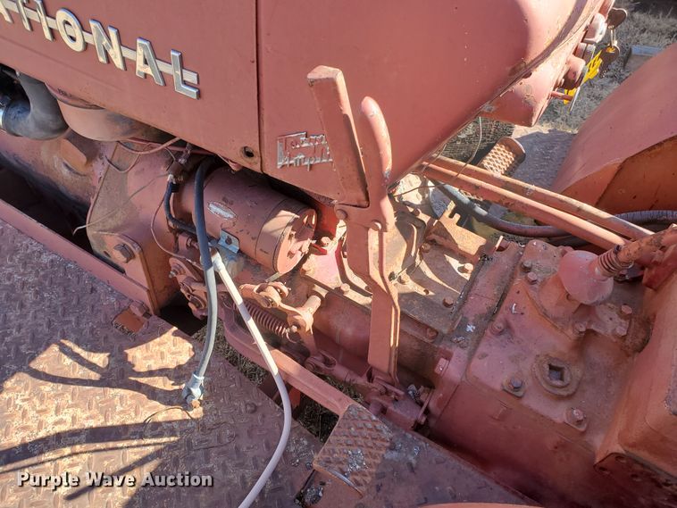 image for item IU9016 1956 International 300 Utility  combination roller