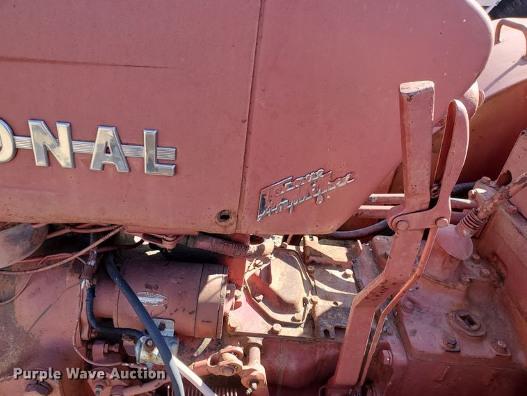 image for item IU9016 1956 International 300 Utility  combination roller