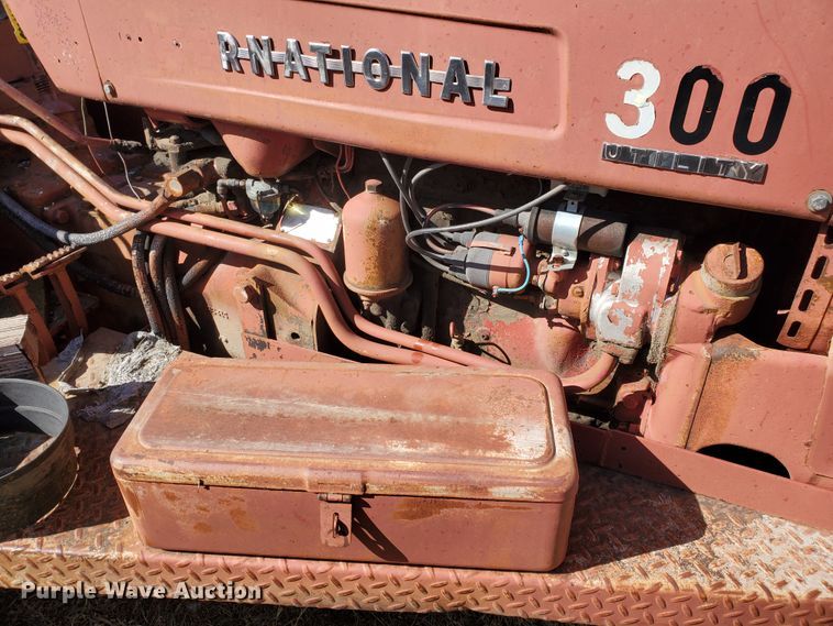 image for item IU9016 1956 International 300 Utility  combination roller