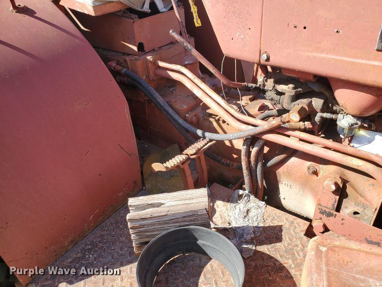 image for item IU9016 1956 International 300 Utility  combination roller