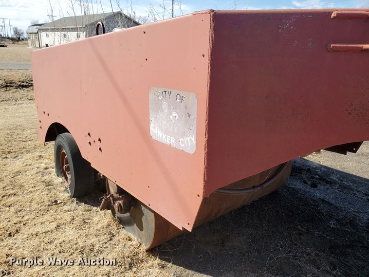 image for item IU9016 1956 International 300 Utility  combination roller