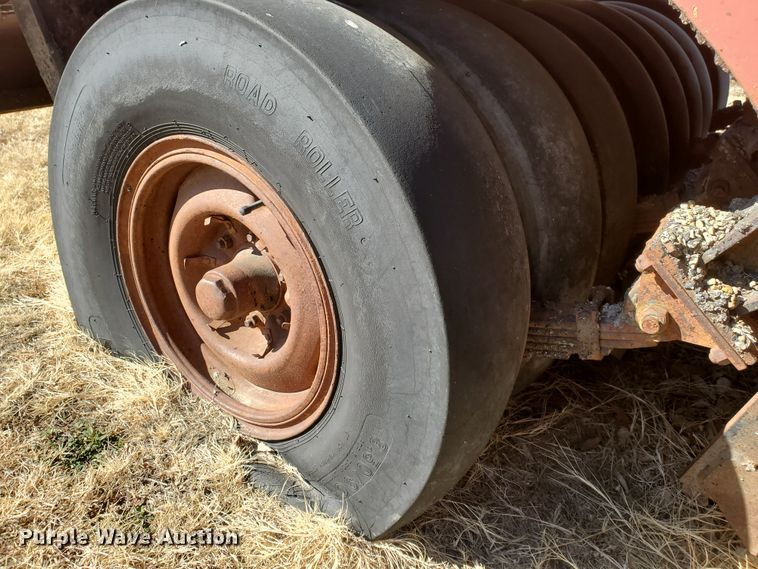 image for item IU9016 1956 International 300 Utility  combination roller