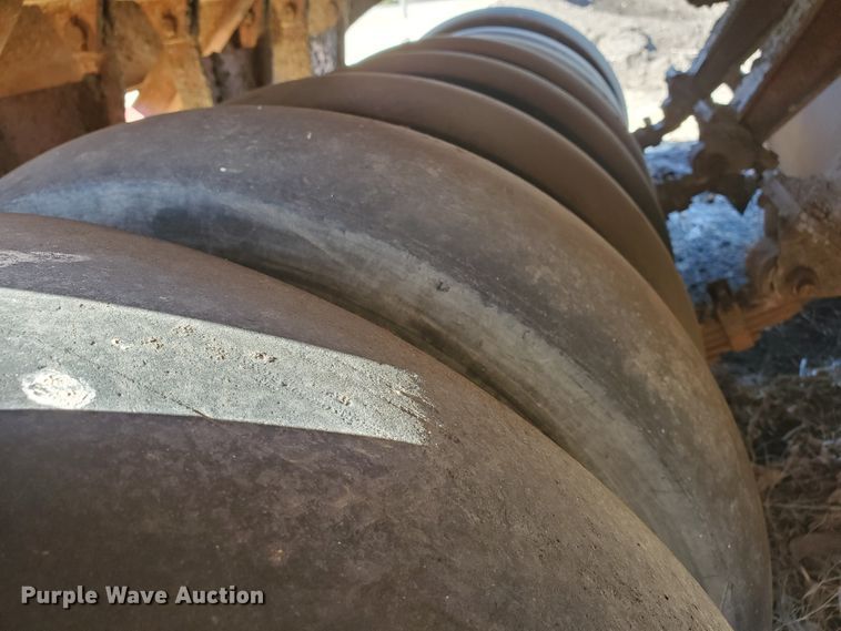 image for item IU9016 1956 International 300 Utility  combination roller