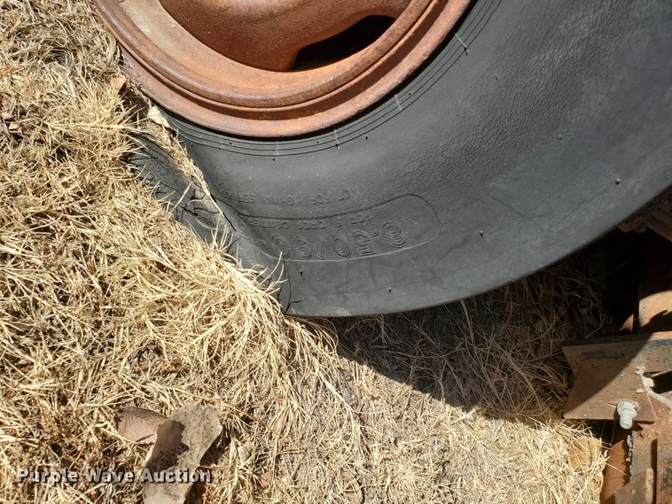 image for item IU9016 1956 International 300 Utility  combination roller