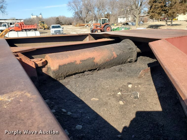 image for item IU9016 1956 International 300 Utility  combination roller