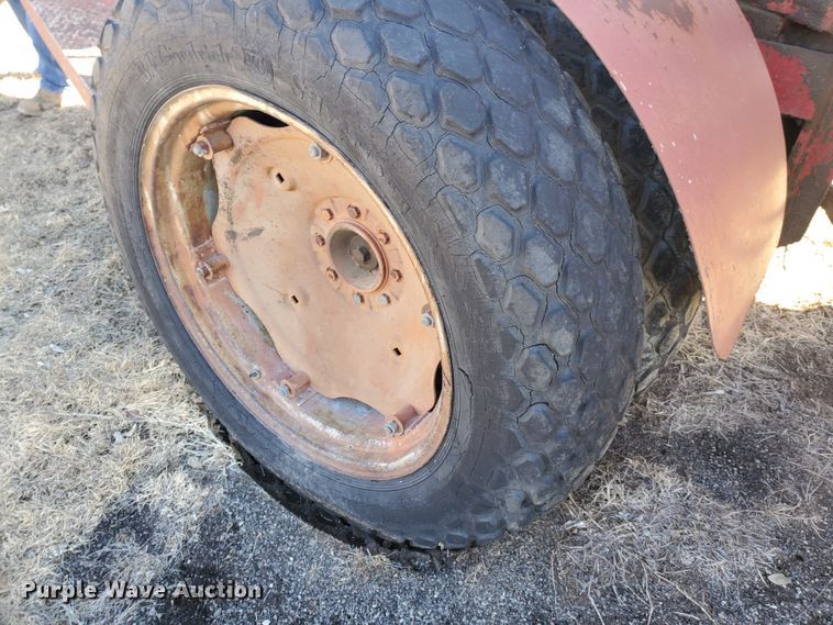 image for item IU9016 1956 International 300 Utility  combination roller