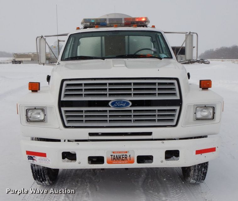 image for item IX9290 1994 Ford F700  water truck