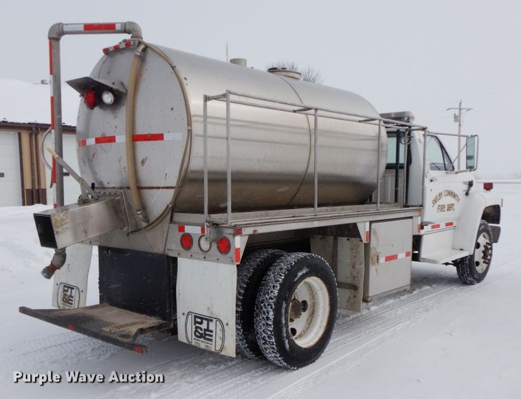 image for item IX9290 1994 Ford F700  water truck