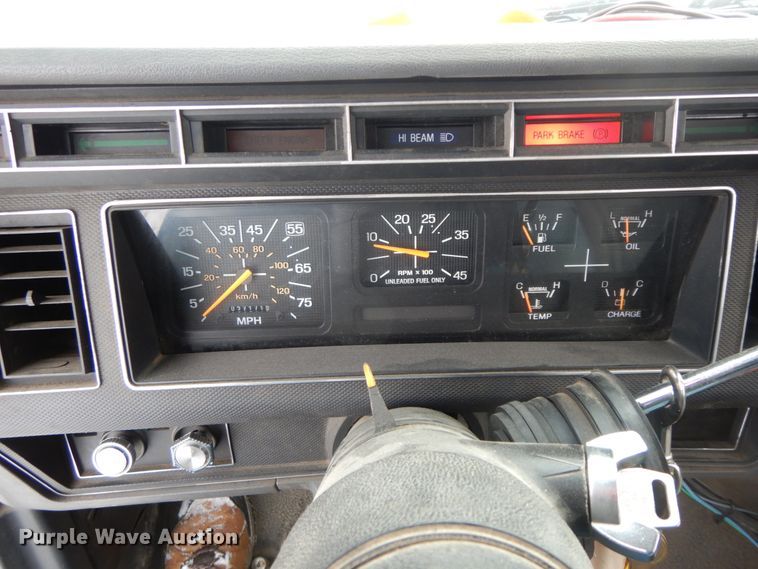 image for item IX9290 1994 Ford F700  water truck