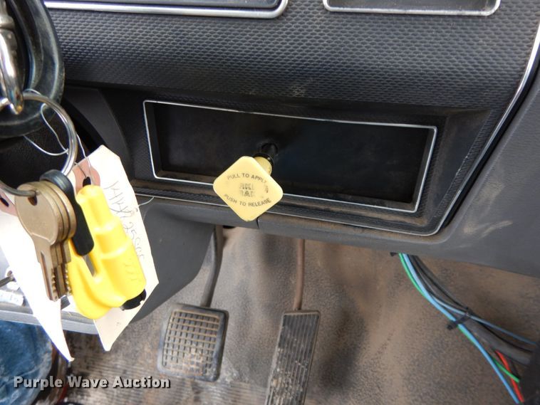 image for item IX9290 1994 Ford F700  water truck