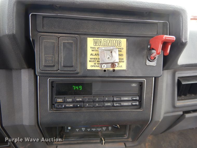 image for item IX9290 1994 Ford F700  water truck