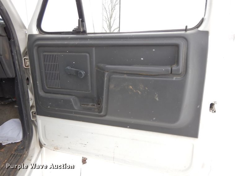 image for item IX9290 1994 Ford F700  water truck