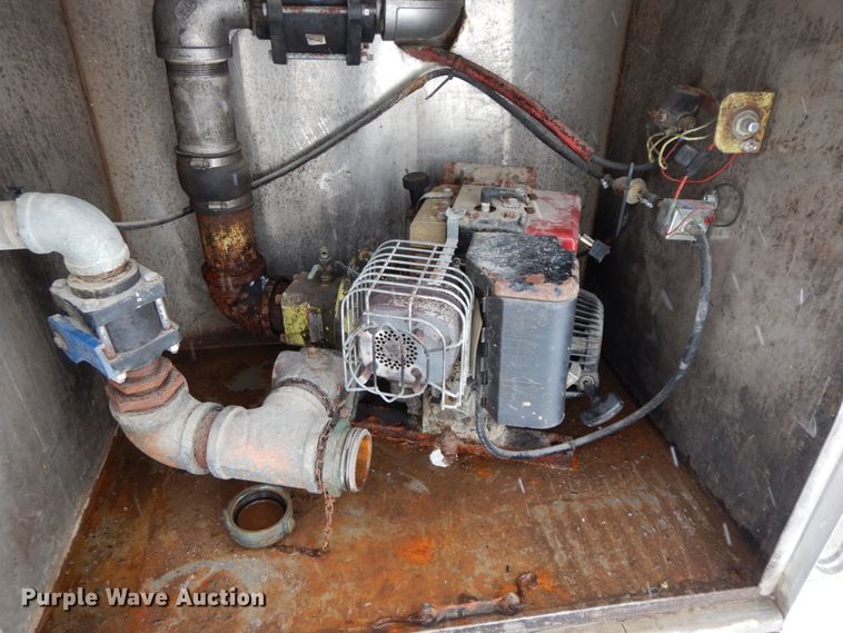 image for item IX9290 1994 Ford F700  water truck