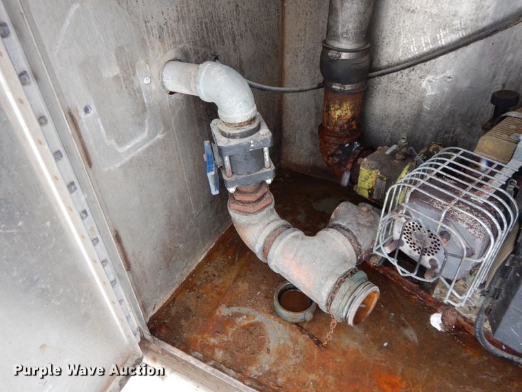 image for item IX9290 1994 Ford F700  water truck