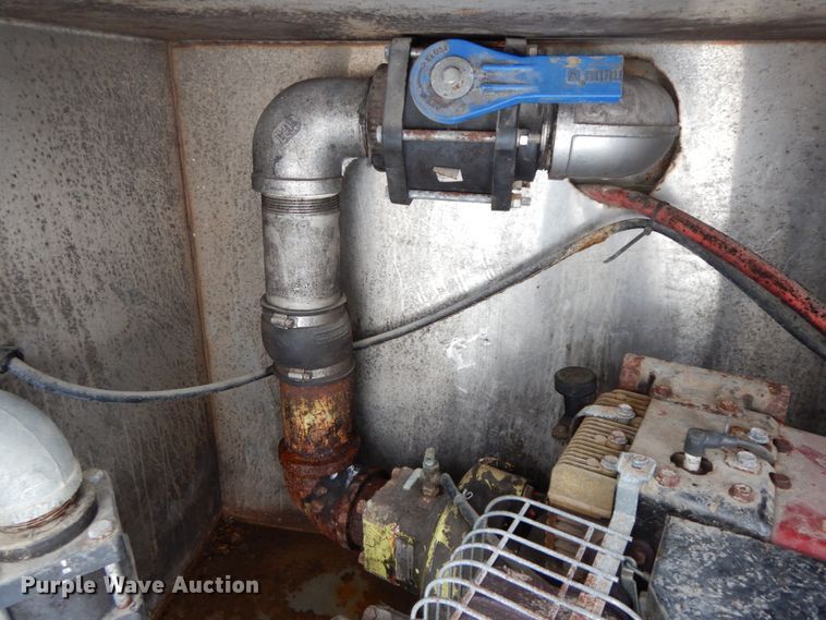 image for item IX9290 1994 Ford F700  water truck