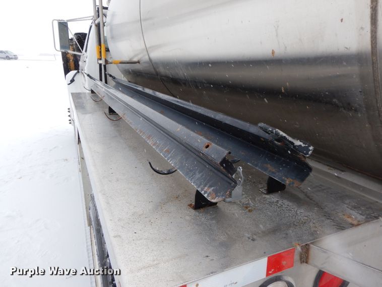 image for item IX9290 1994 Ford F700  water truck