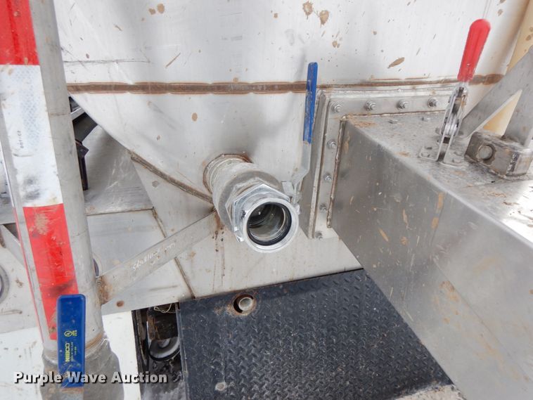 image for item IX9290 1994 Ford F700  water truck