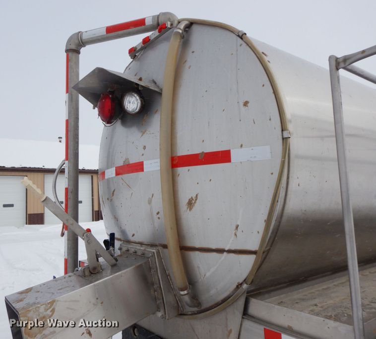 image for item IX9290 1994 Ford F700  water truck