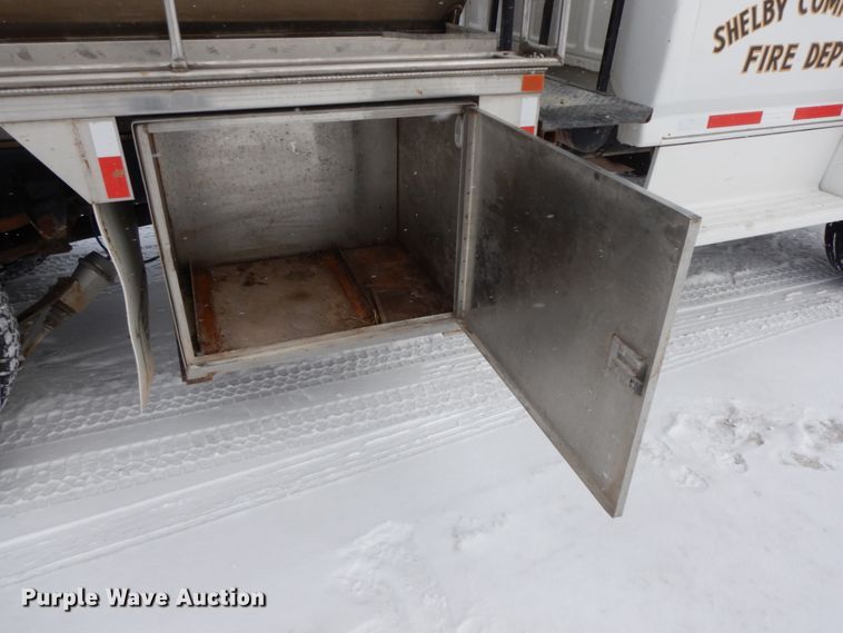 image for item IX9290 1994 Ford F700  water truck