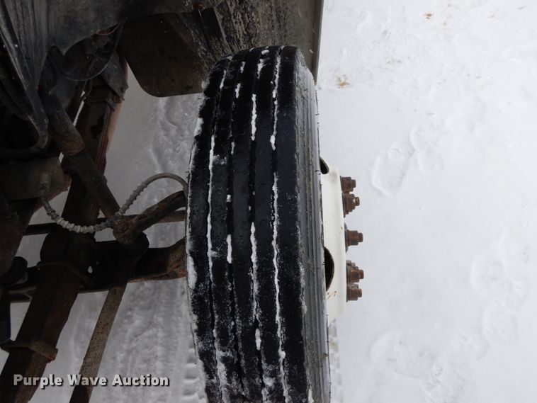 image for item IX9290 1994 Ford F700  water truck