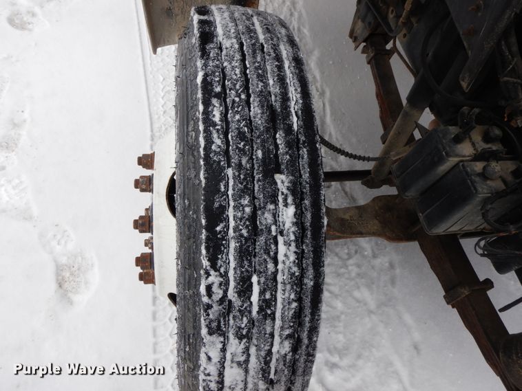 image for item IX9290 1994 Ford F700  water truck