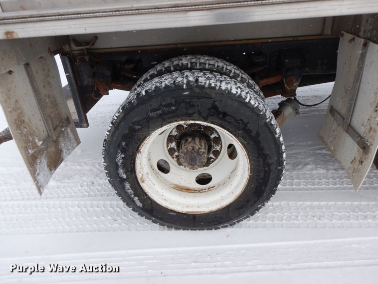 image for item IX9290 1994 Ford F700  water truck