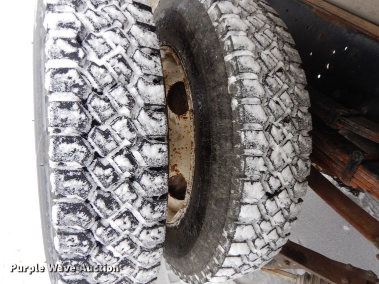 image for item IX9290 1994 Ford F700  water truck