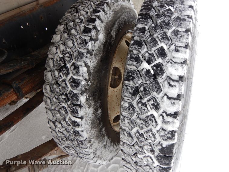 image for item IX9290 1994 Ford F700  water truck