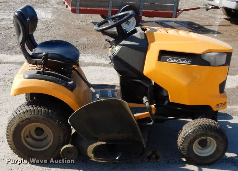 image for item IX9293 Cub Cadet XT2  lawn mower