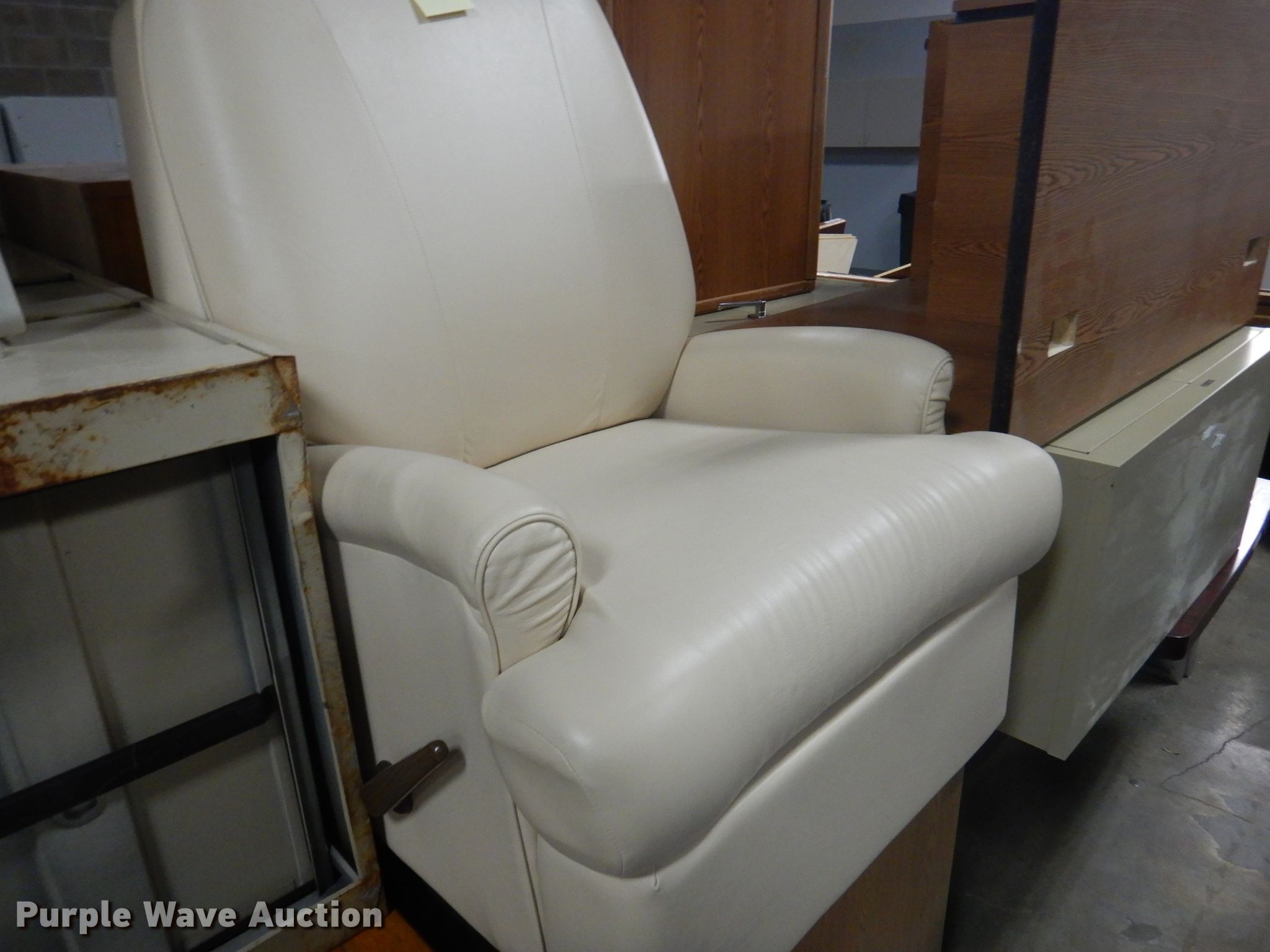 Furniture in Rogers, AR Item DY9673 sold Purple Wave