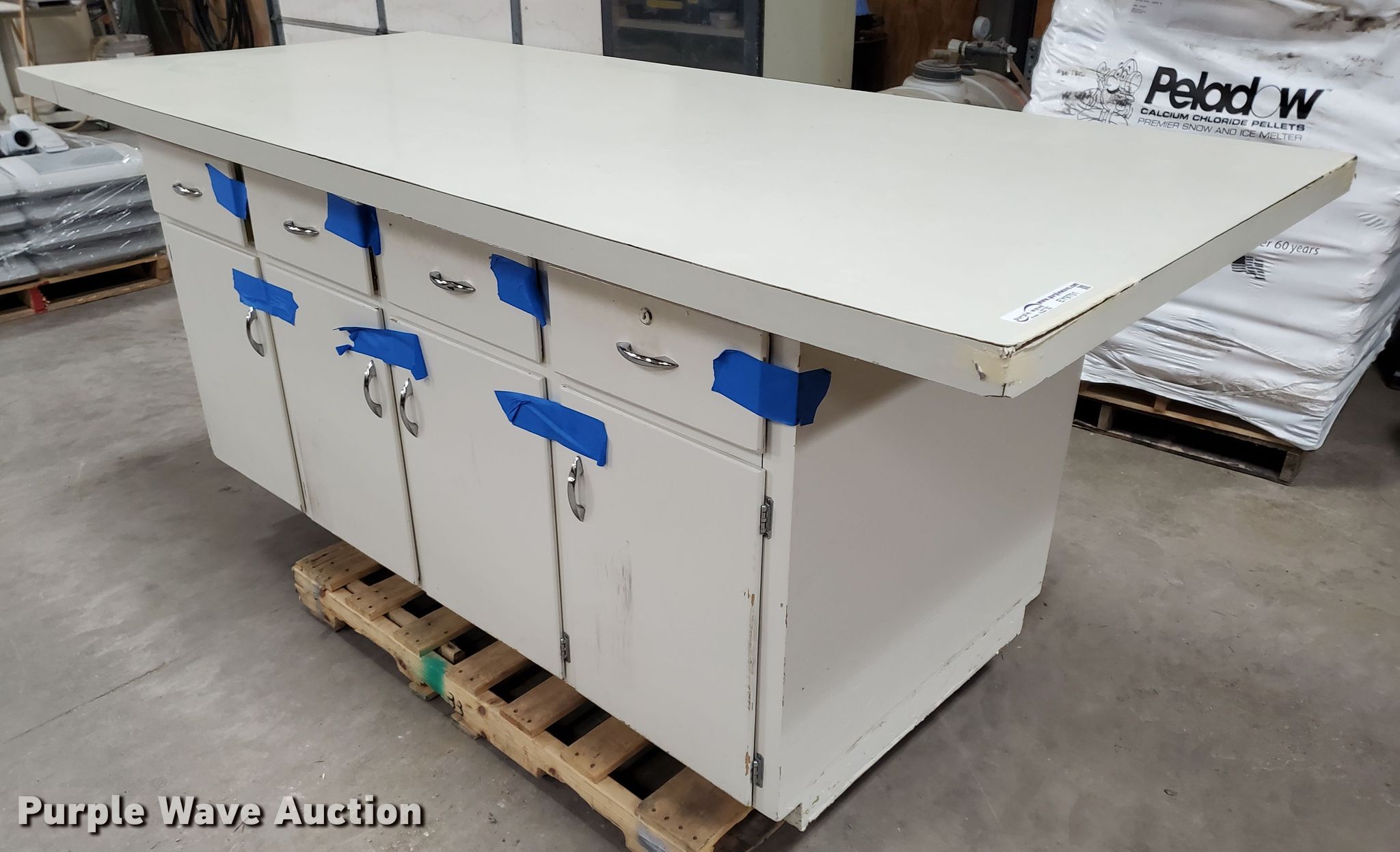 Furniture in Hays, KS Item EY9701 sold Purple Wave