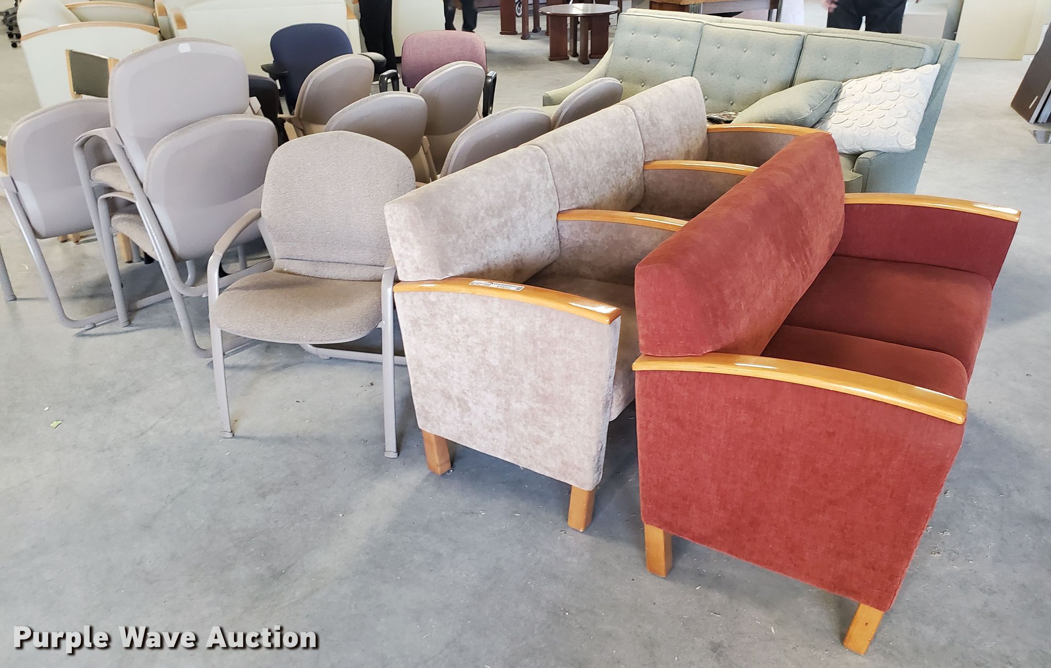 Furniture in Hays, KS Item EY9711 sold Purple Wave