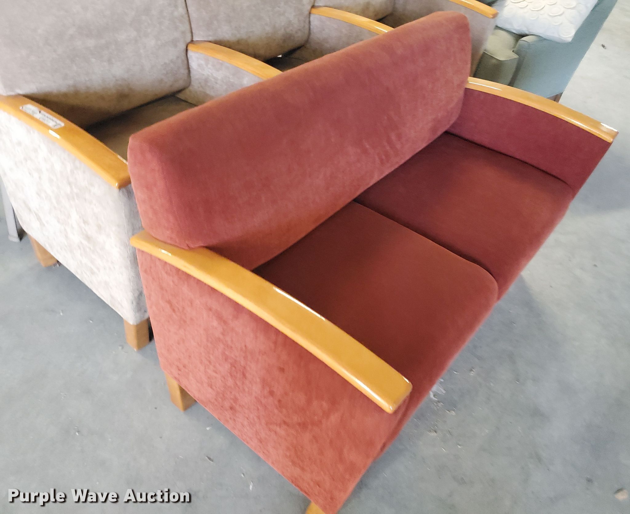 Furniture in Hays, KS Item EY9711 sold Purple Wave