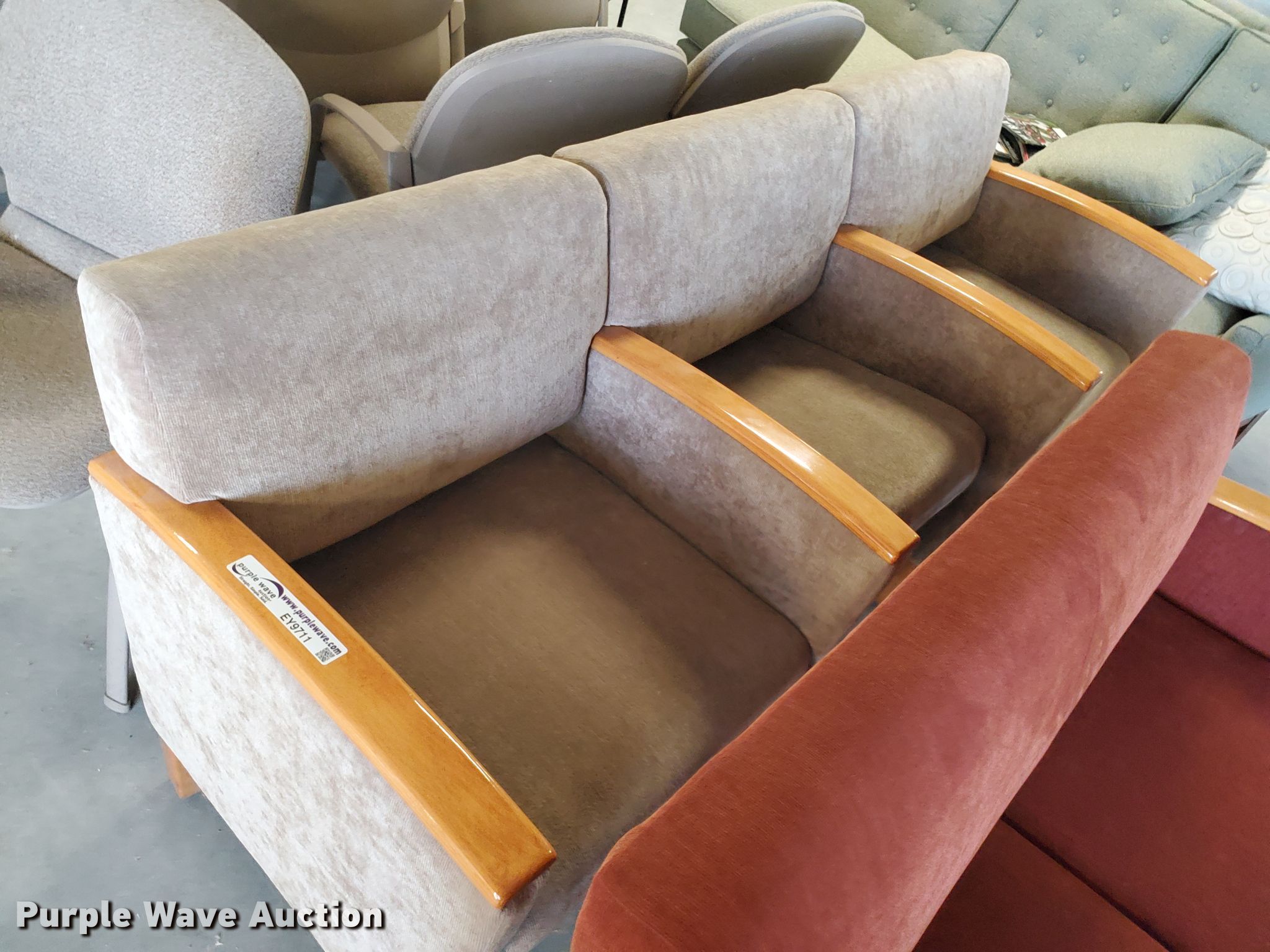 Furniture in Hays, KS Item EY9711 sold Purple Wave