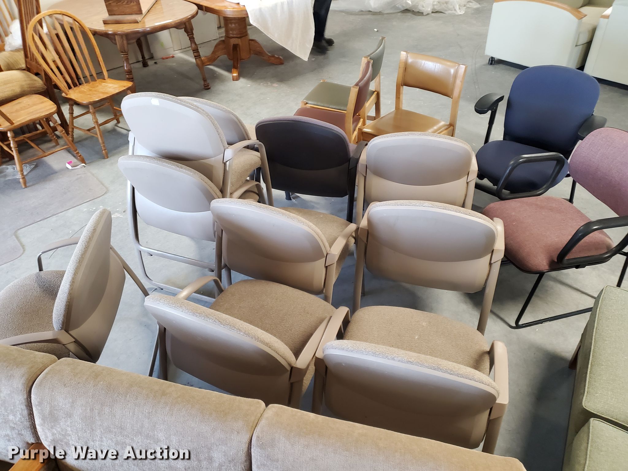 Furniture in Hays, KS Item EY9711 sold Purple Wave