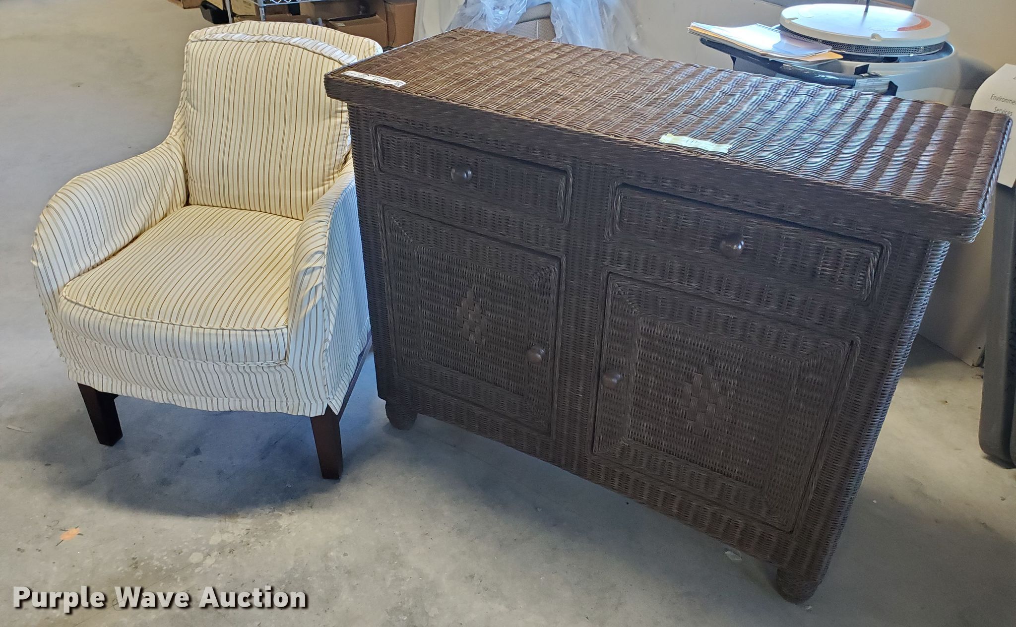 Furniture in Hays, KS Item EY9713 sold Purple Wave