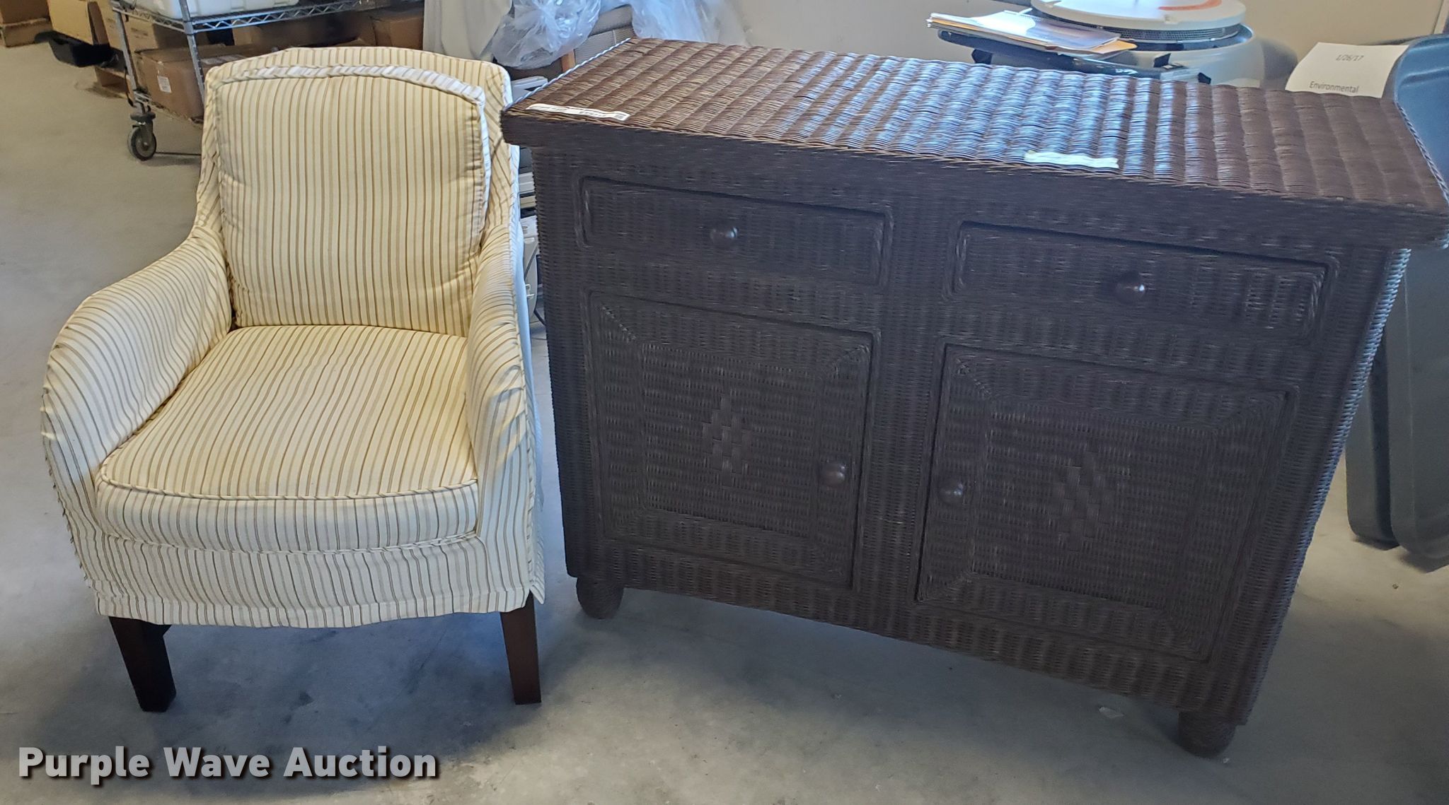 Furniture in Hays, KS Item EY9713 sold Purple Wave