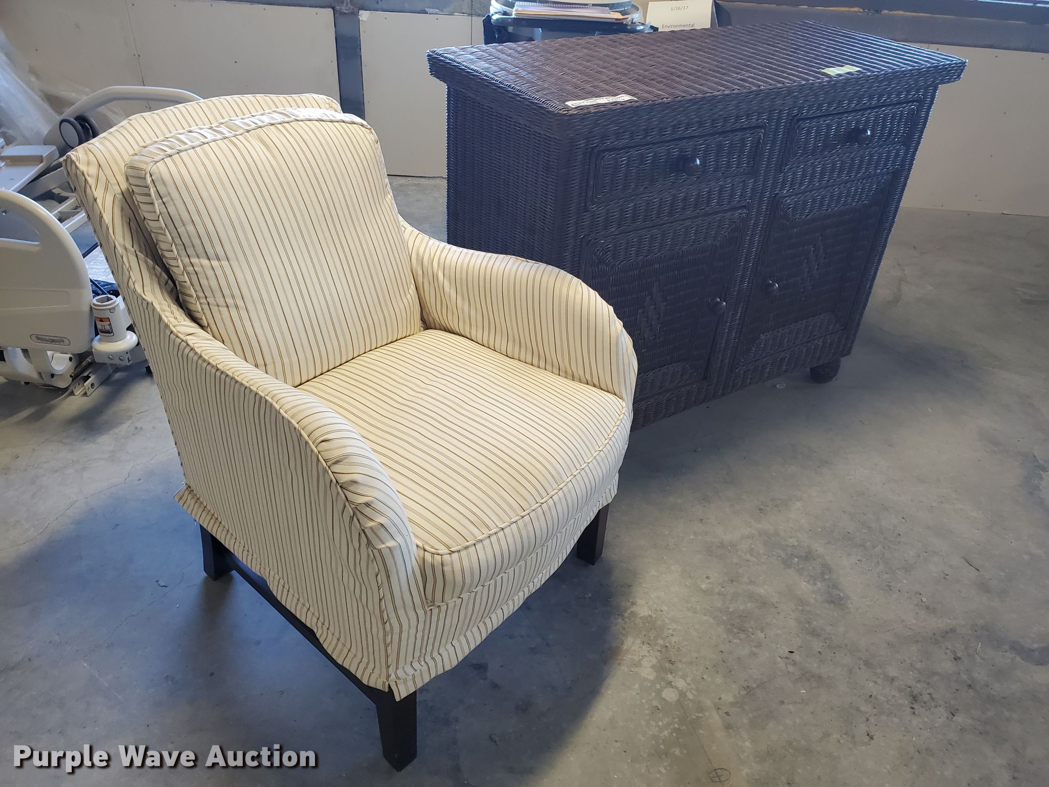 Furniture in Hays, KS Item EY9713 sold Purple Wave